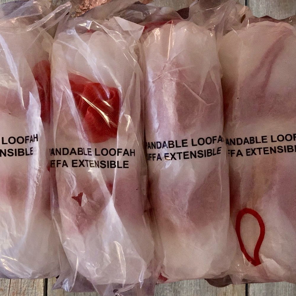 AVON EXPANDABLE LOOFAH NEW IN PACKAGE SET OF FOUR